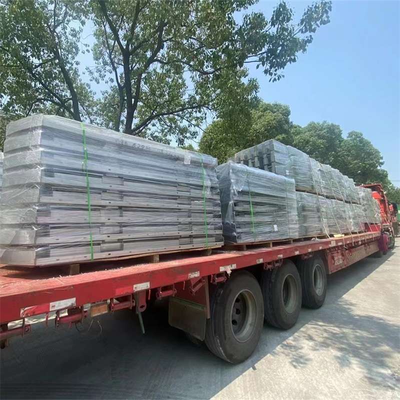 兴平市玛纳斯县进仓物流：专线直达的多元货运之旅