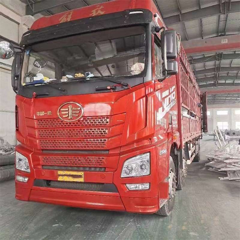 兴平市石渠县进仓物流：专线直达的多元货运之旅